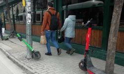 Eskişehir'de dikkatsizce park edilen scooterlar tepki topluyor!