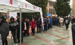 Eskişehir'de cuma namazı çıkışında lokma dağıttılar