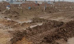 Asri Mezarlığı çamur deryası olmuş durumda; Eskişehir Büyükşehir Belediyesi neyi bekliyor?