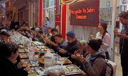 Eskişehir'de bir esnaf her gün vatandaşlara ücretsiz iftar veriyor