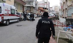 Kendini pompalı tüfekle eve kilitledi!