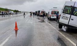 İçi yolcu dolu minibüs kaza yaptı; Ölü ve yaralılar var!