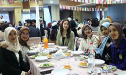 Eskişehir'de uluslararası iftar yemeği; 37 ülkeden insan vardı!