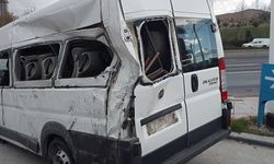 İşçileri taşıyan servis minibüsü kaza yaptı; Yaralılar var!