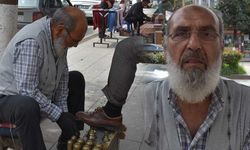 Ayakkabı boyayarak 6 evlat büyütüp, iki kez umreye gitti