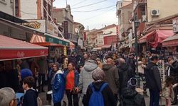 Eskişehir'de güzel havayı fırsat bilen vatandaşlar alışverişe çıktı