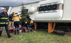 Eskişehir Bozüyük yolunda yolcu otobüsü kaza yaptı; Yaralılar var!