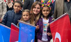 Eskişehirli çocuklardan Derya Çıraklı'ya yoğun ilgi!