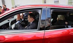 TOGG Eskişehir sokaklarında; Enerji Bakanı TOGG'a binmek isteyen kadını kırmadı!