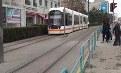 Eskişehir'de tramvay seferleri durdu; Vatandaşlar isyan etti!
