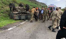 Askerlerimizi taşıyan araç kaza yaptı; Yaralı askerlerimiz var!