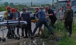 İnegöl - Eskişehir yolunda feci kaza; Araç tarlaya uçtu!