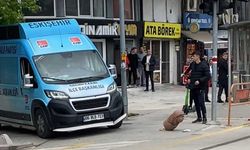 Eskişehir'de seçim arabası beton dubayı kırdı ve uzaklaştı!