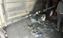 Afyon Eskişehir yolunda mermer blok yüklü tır alev alev yandı!
