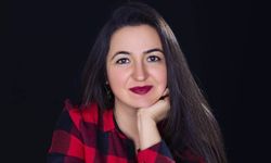 Kız kardeşini öldürdü, balkondan atlamaya çalışırken yakalandı!