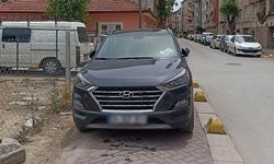 Eskişehir'de trafik problemi çözülemiyor; Kaldırımlar işgal altında!