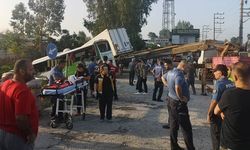 Yolcu otobüsü önce kamyona sonra tıra çarptı!