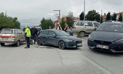 Eskişehir'de kontrolsüz ana yola çıkan sürücü kazaya neden oldu!