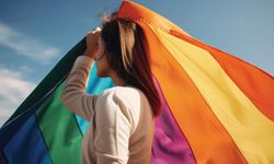 LGBT destekçileri ile emniyet ekipleri arasında gerilim!