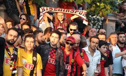 Eskişehir bugün Eskişehirspor'u konuşacak; Formasını giyen sokağa çıkıyor!
