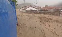 Eskişehir'de öyle bir yağmur yağdı ki kurumuş dere bile taştı!