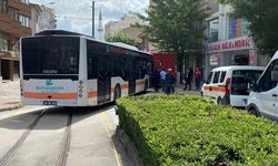 Eskişehir’de tramvay seferlerini aksatan kaza!
