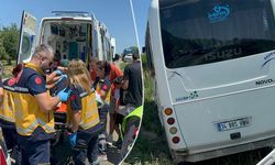 Turistleri taşıyan midibüs kaza yaptı!