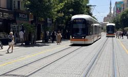 Eskişehir'de tramvay seferleri yine aksadı; Uzun süre beklediler!