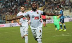 Eskişehirspor'un eski futbolcusundan şaşırtan transfer!