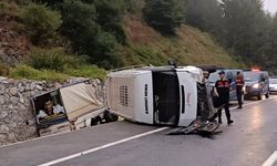 İnegöl - Eskişehir yolunda tarım işçilerini taşıyan minibüs devrildi!