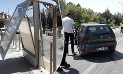 Eskişehir'de yürekler ağızlara geldi; Tramvay durağında kaza!