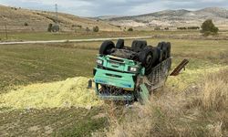 Afyonkarahisar’da feci kaza; Mısır yüklü kamyon devrildi!