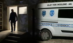 Kan donduran cinayet; Annesini öldürdü 15 saat başında bekledi!