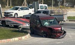 Kavşakta trafik kazası; Yaralılar var!