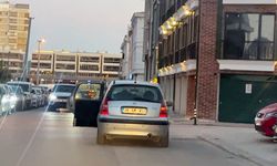 Eskişehirli sürücüden ilginç çözüm; Görenlere aldırış etmedi!