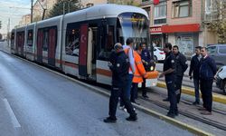 Eskişehir’de tramvay kazası; 16 yaşındaki genç kıza çarptı!