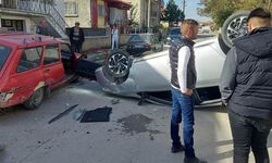 Düz yolda takla atan otomobil hurdaya döndü!