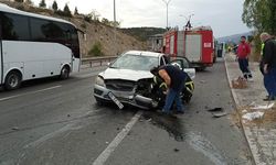 Bilecik - Eskişehir yolunda kaza;  Kafa kafaya çarpıştılar!