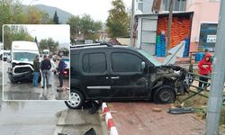 Cadde ortasında kafa kafaya çarpıştılar; Kaldırıma çıkarak durabildi!