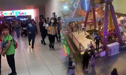 AVM’de korku dolu anlar; Yaralı çocuklar var!