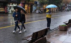Sağanak yağmur yağışı Eskişehir'de etkili oldu!