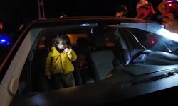 Otomobilde korku dolu dakikalar; 2 yaşındaki çocuk mahsur kaldı!