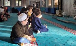 Eskişehir’de yürek ısıtan görüntü; Şehitlerimiz için dua ettiler!