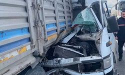 Feci kaza; 26 Plakalı kamyona arkadan çarptı!