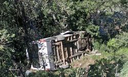Feci kaza: Minibüs uçuruma yuvarlandı 1 kişi can verdi!