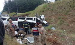 Korkunç kaza: Beton mikseri yolcu minibüsünü biçti, 8 ölü 11 yaralı!