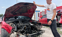 Eskişehir'de Trafik Kazası: Araç Hurdaya Döndü, Arkadaş Ağır Yaralandı!