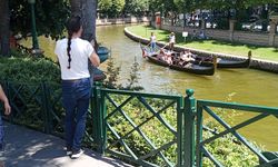 Güneşli Havada Eskişehir'de Bayram Coşkusu: Kent Merkezi Dolup Taştı