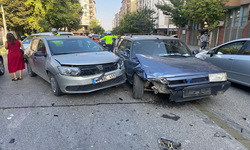 Eskişehir'de 2 Otomobil çarpıştı: 1 Yaralı