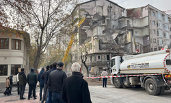 Eskişehir'de Göçen Binanın Yıkım Çalışması Başladı